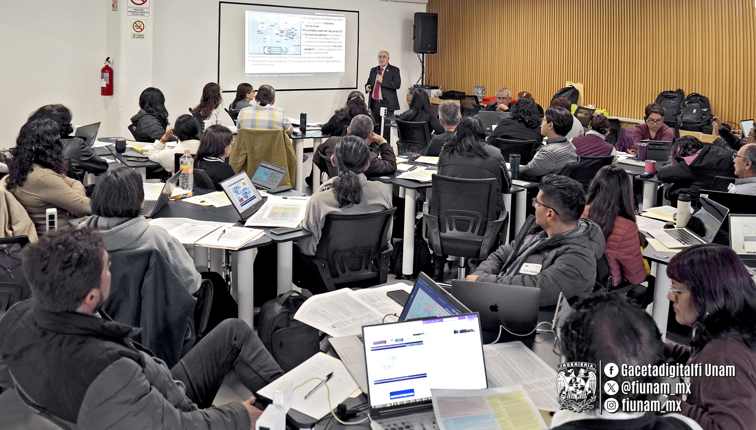 Profesorado de Ingeniería-UNAM se forma en estrategias de autoevaluación para elevar la excelencia académica.